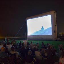 Projection en plein air sur la pelouse de la Corderie Royale
