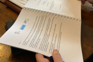 Photo de la signature du contrat de santé 