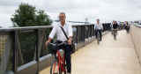 cyclistes sur le pont de martrou 