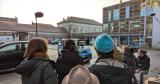 Tournage dans la cour du village Zola